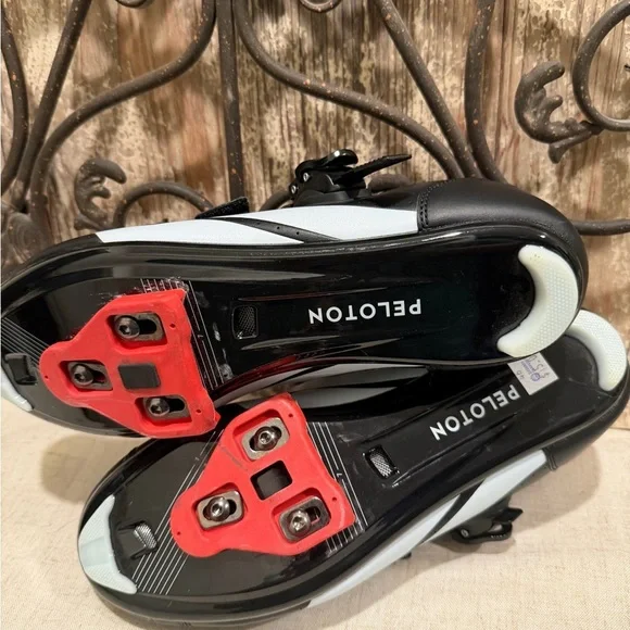 Peloton Black and Red Cycling Shoes 44 - Picture 6 of 9